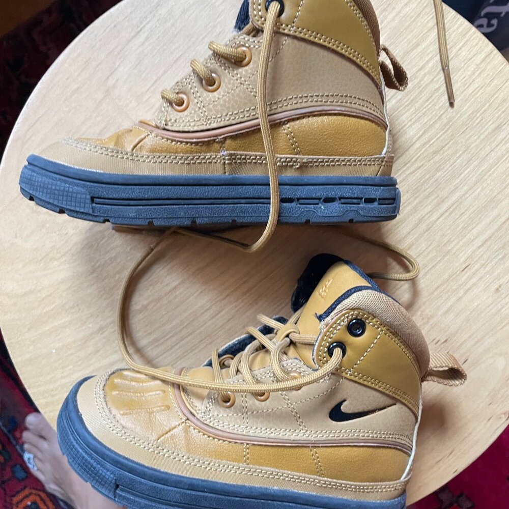 Nike Woodside 2 High Toddler Boots in Wheat/Black, US Size 10C